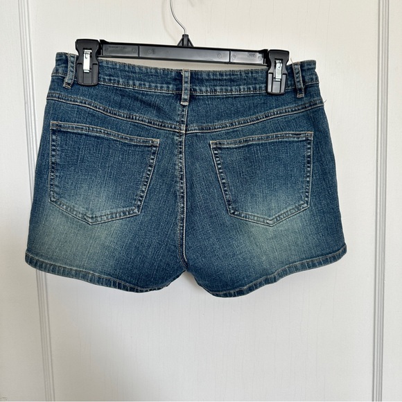 Route 66 size 6 denim shorts with some stretch. Comfortable and flattering fit. - Picture 2 of 4